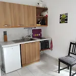 Charmant studio-terrasse à Carras Plage
